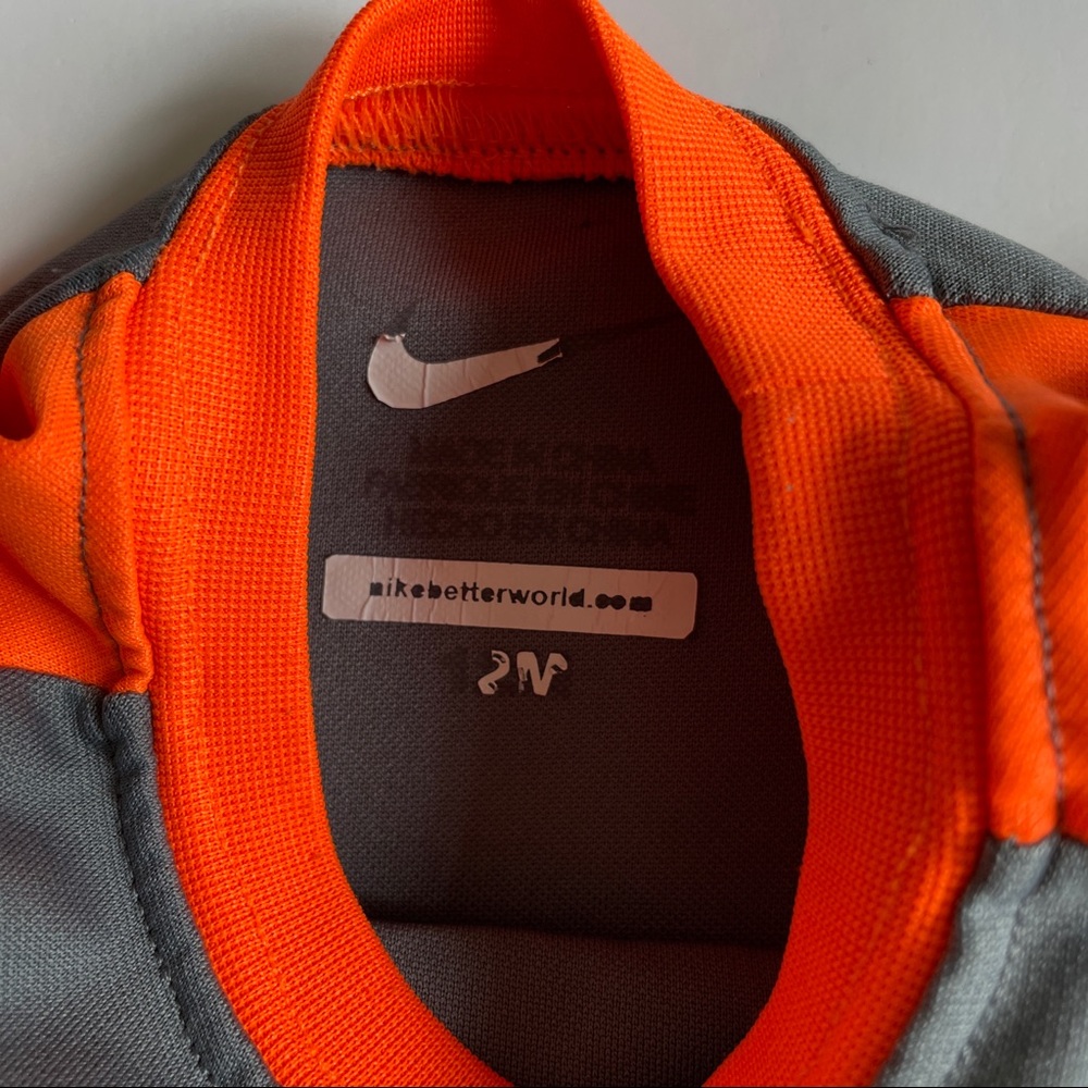 Nike tee - Picture 3 of 3